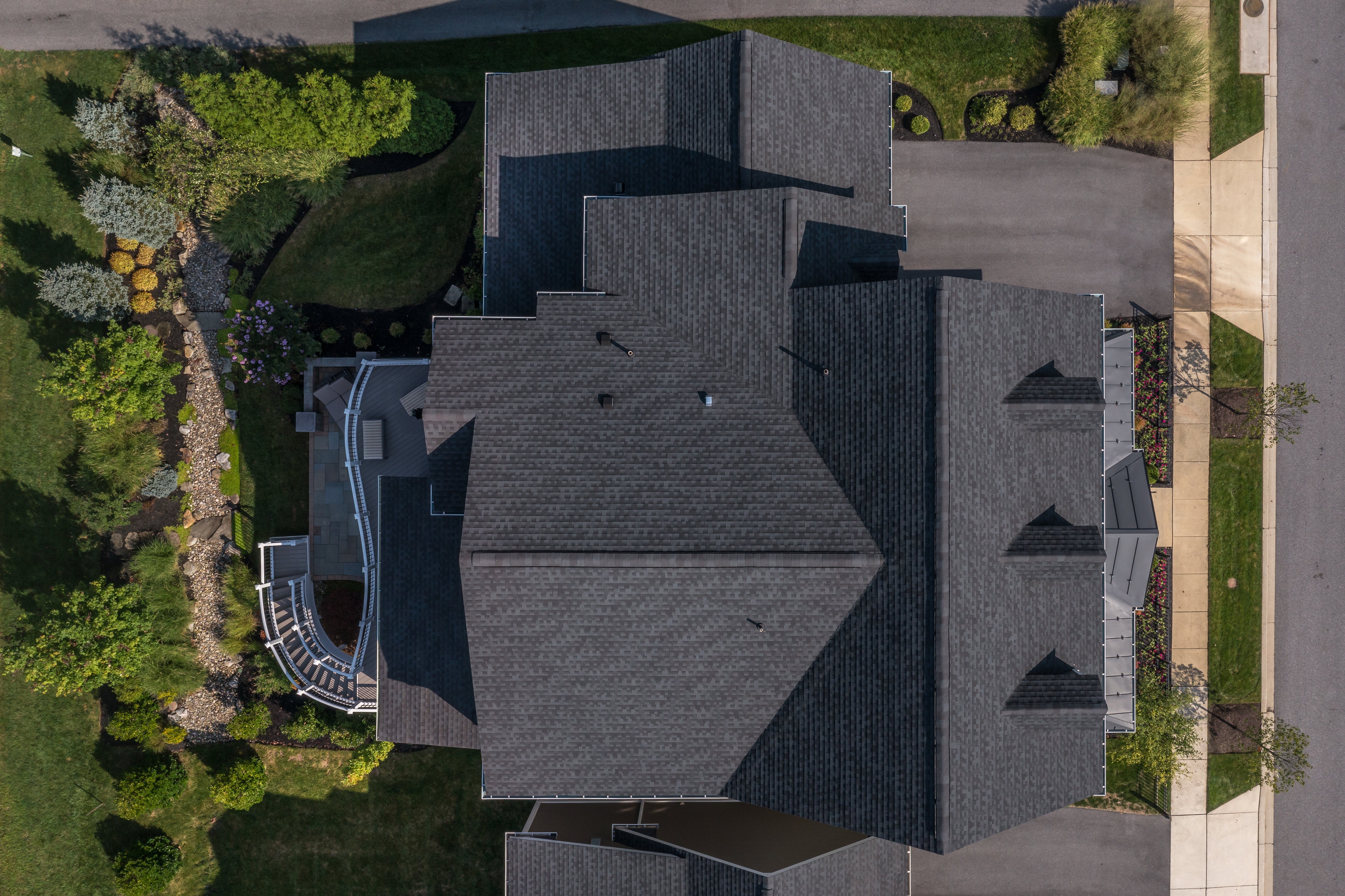 How to Measure a Roof Accurately: Manual Methods vs. Aerial Measurement Reports